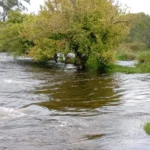 PRECAUCIÓN: Aumenta el caudal del río por el desborde del Dique Los Molinos