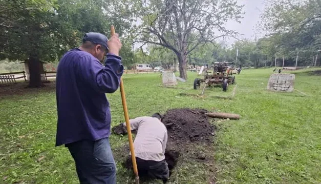 Obras de iluminación en la Plaza Malvinas Argentinas