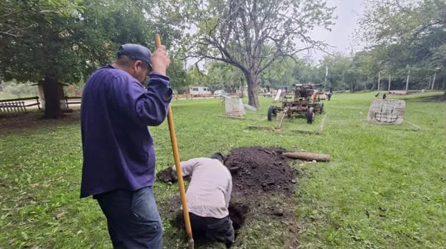 Obras de iluminación en la Plaza Malvinas Argentinas