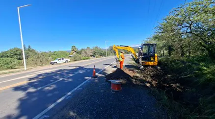 Avanzan los trabajos de tendido de fibra óptica en el ingreso a José de la Quintana