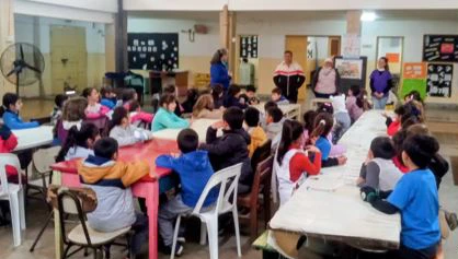 Charla de Salud en la Escuela Mariano Moreno sobre higiene bucal y alimentación saludable